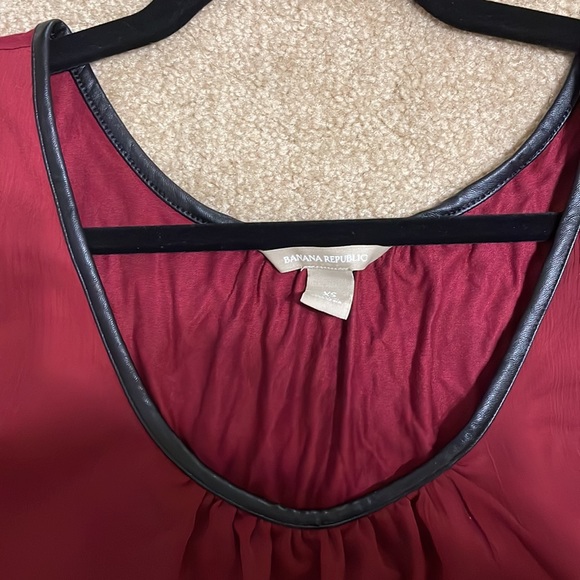 Banana Republic Red Sleeveless Top. Size: XS - Picture 3 of 3